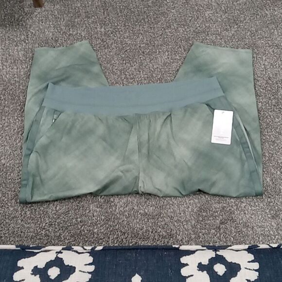 Athleta Nolita Slim Tapered Printed Crop pant In Green size 24 NWT - Picture 3 of 4